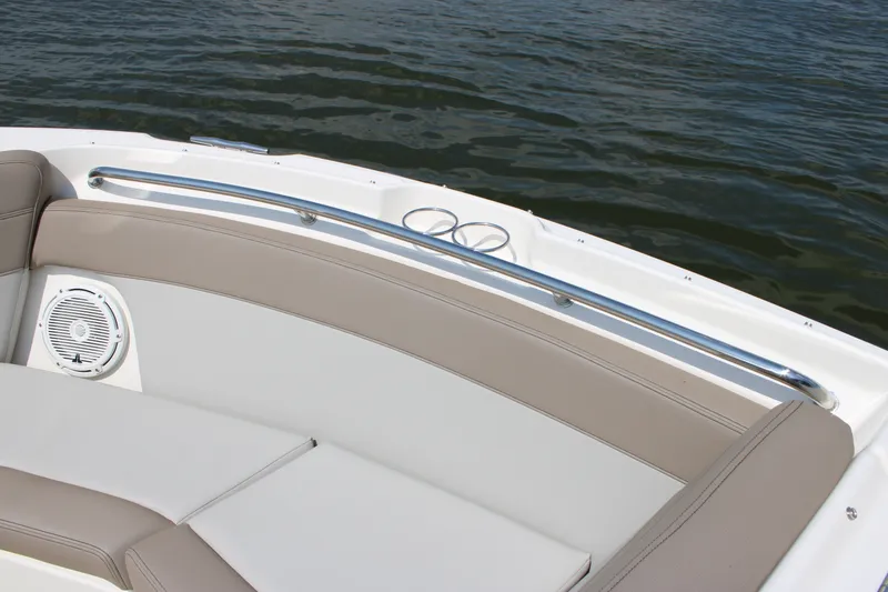 Slide: The Image of Boston Whaler 210 Vantage 2026 - 38