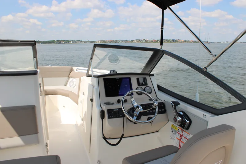 Slide: The Image of Boston Whaler 210 Vantage 2026 - 40