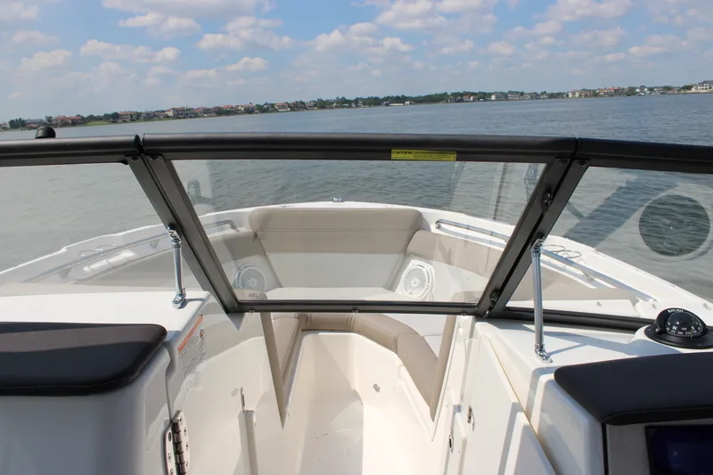 Slide: The Image of Boston Whaler 210 Vantage 2026 - 41
