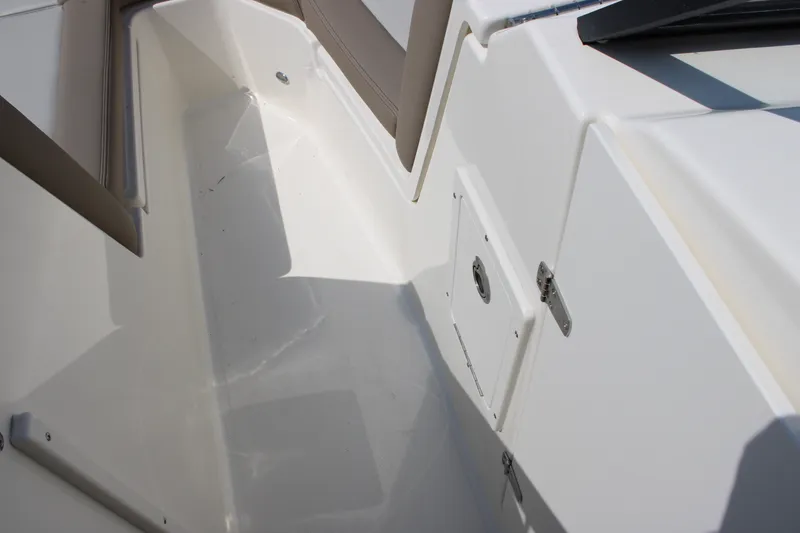 Slide: The Image of Boston Whaler 210 Vantage 2026 - 43