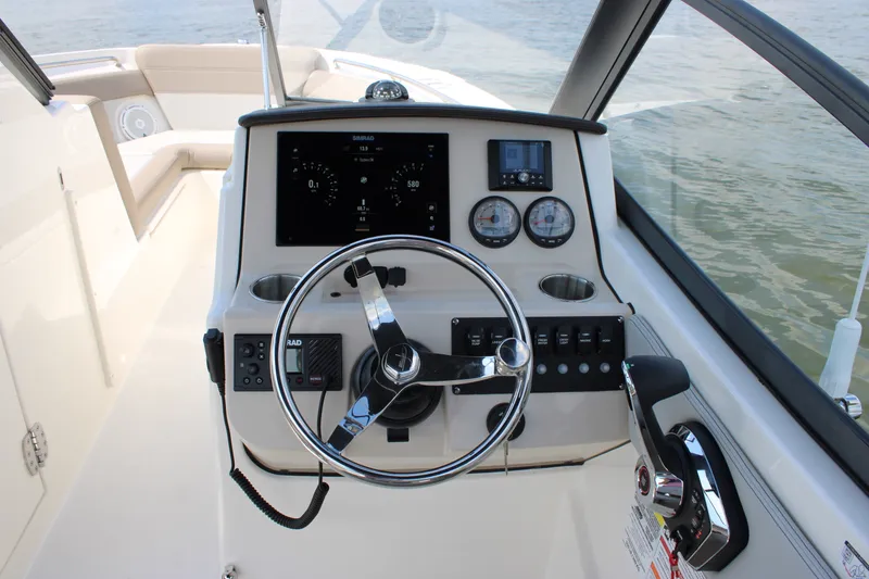 Slide: The Image of Boston Whaler 210 Vantage 2026 - 47