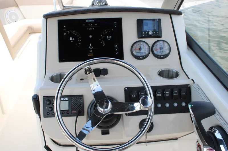 Slide: The Image of Boston Whaler 210 Vantage 2026 - 48