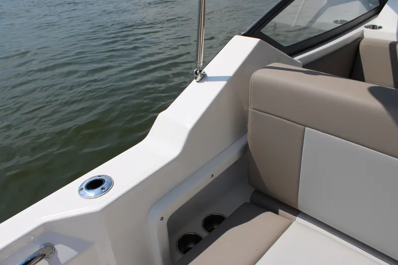Slide: The Image of Boston Whaler 210 Vantage 2026 - 52
