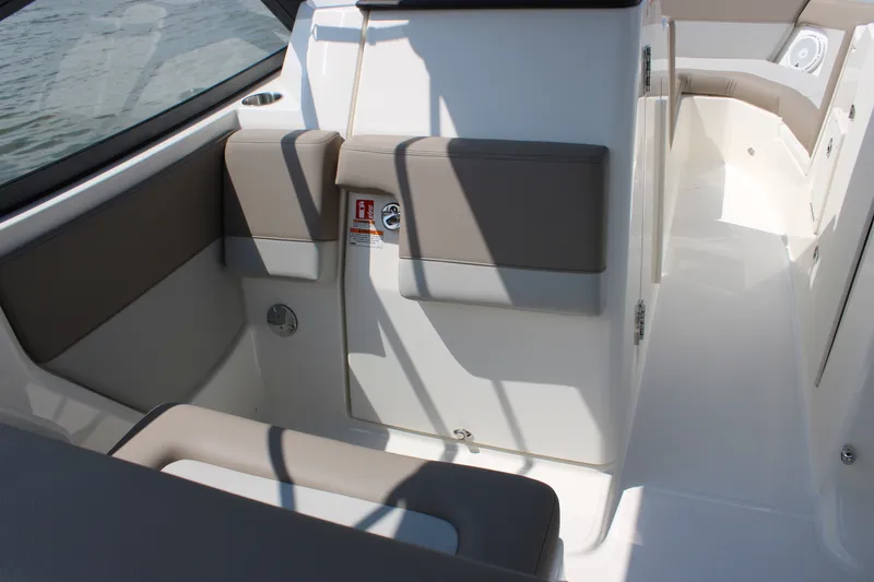Slide: The Image of Boston Whaler 210 Vantage 2026 - 53