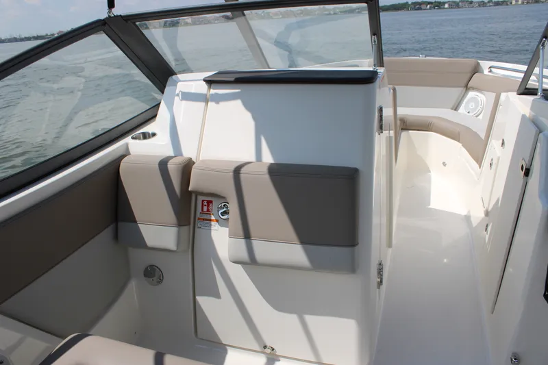 Slide: The Image of Boston Whaler 210 Vantage 2026 - 54
