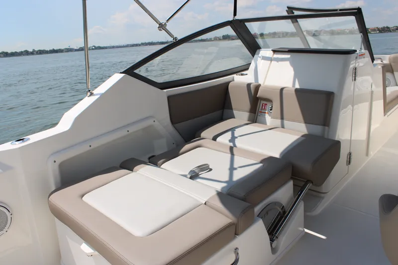 Slide: The Image of Boston Whaler 210 Vantage 2026 - 58