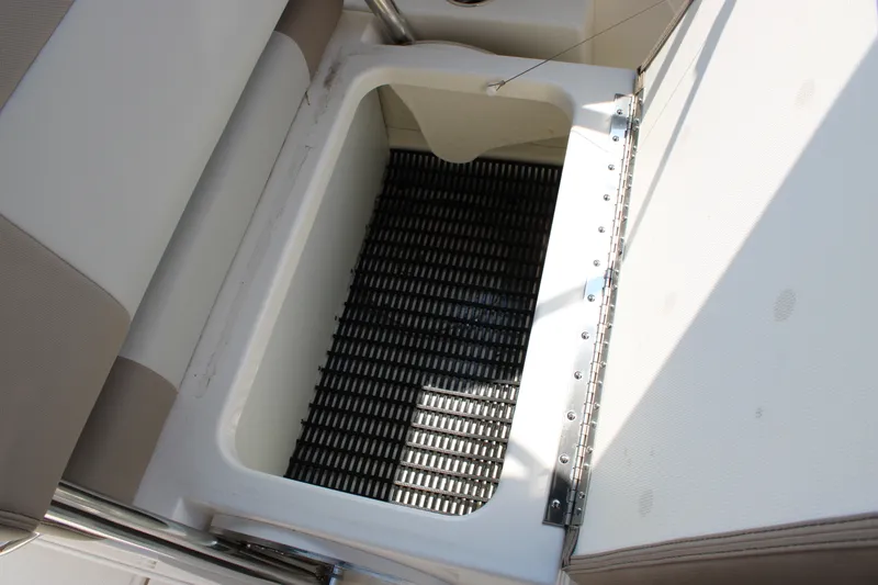 Slide: The Image of Boston Whaler 210 Vantage 2026 - 60