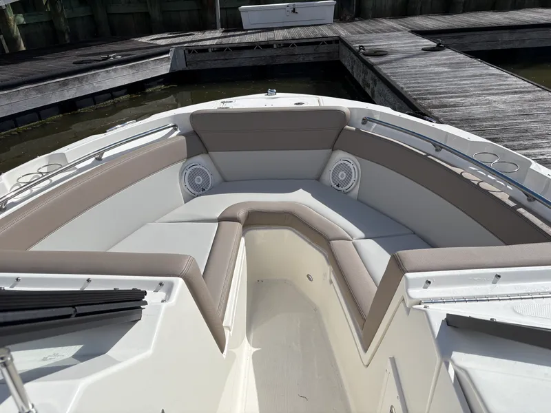 Slide: The Image of Boston Whaler 210 Vantage 2026 - 8