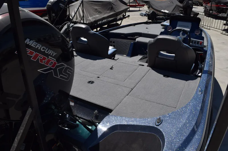 Slide: The Image of Trailer wheel of 2026 Nitro Z18 Pro boat with chrome rim and fender. - 6