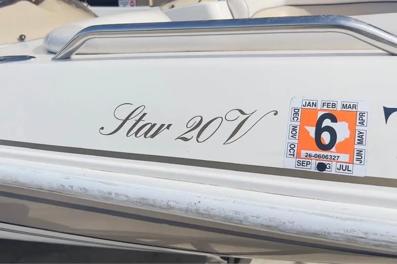 Slide: The Image of 2001 Harris-Kayot Star 20V boat with registration sticker. - 12