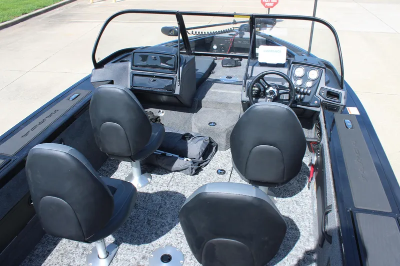 Slide: The Image of Interior of 2026 Tracker Targa V-18 Combo boat with seating and dashboard. - 10