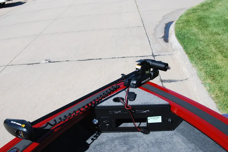 Slide: The Image of 2026 Tracker Targa V-18 WT boat with Minn Kota trolling motor on pavement. - 11