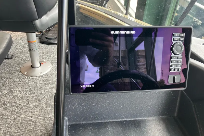 Slide: The Image of Humminbird Xplore 9 display on 2026 Tracker Targa V-18 Combo boat dashboard. - 5