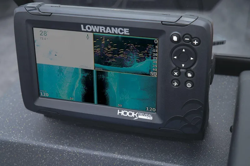 Slide: The Image of Tracker Targa V-18 Combo 2026 - 32