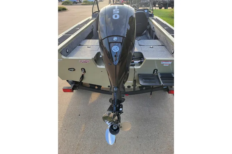 Slide: The Image of 2026 Tracker Targa V-18 Combo boat with 150 HP outboard motor, rear view. - 3