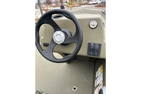 Slide: The Image of Steering wheel and dashboard of 2026 Tracker Grizzly 1754 SC boat. - 33
