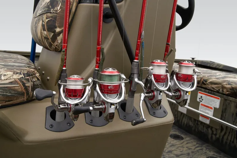 Slide: The Image of Tracker Grizzly 1860 CC 2026 - 30