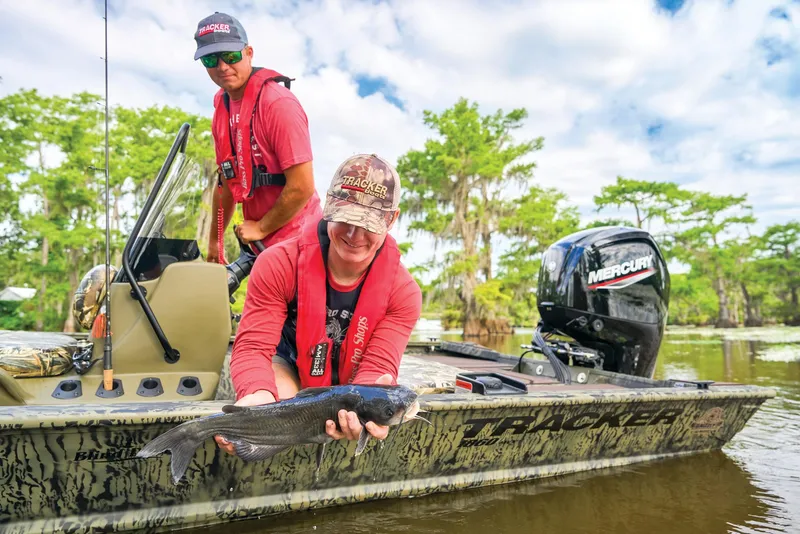 Slide: The Image of Tracker Grizzly 1860 CC 2026 - 68