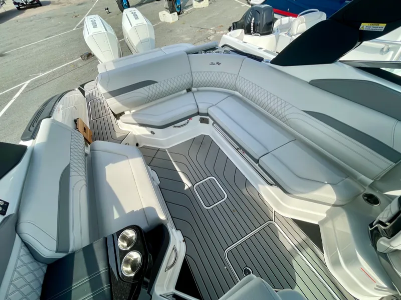 Slide: The Image of Sea Ray SLX 280 Outboard 2026 - 10