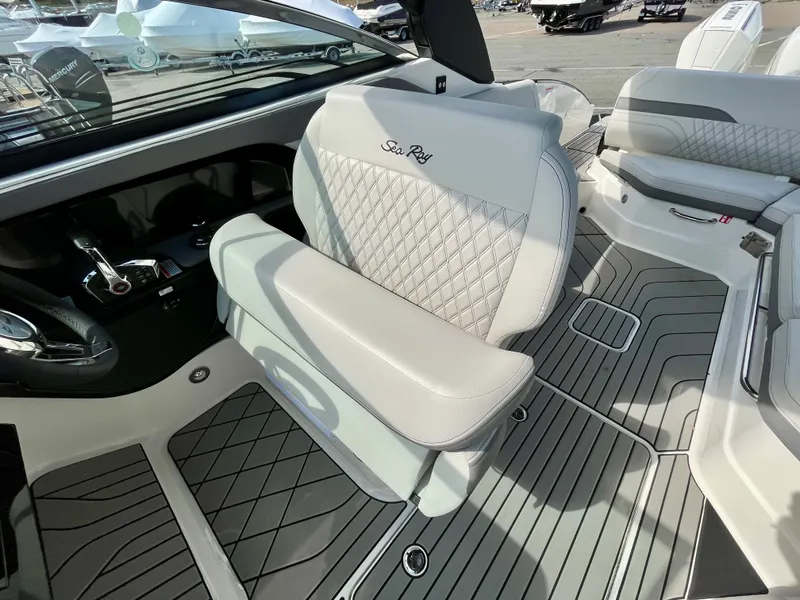 Slide: The Image of Sea Ray SLX 280 Outboard 2026 - 12