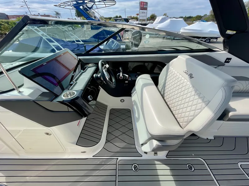 Slide: The Image of Sea Ray SLX 280 Outboard 2026 - 13