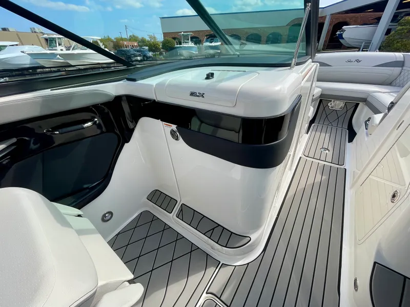 Slide: The Image of Sea Ray SLX 280 Outboard 2026 - 17