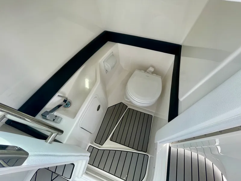 Slide: The Image of Sea Ray SLX 280 Outboard 2026 - 18