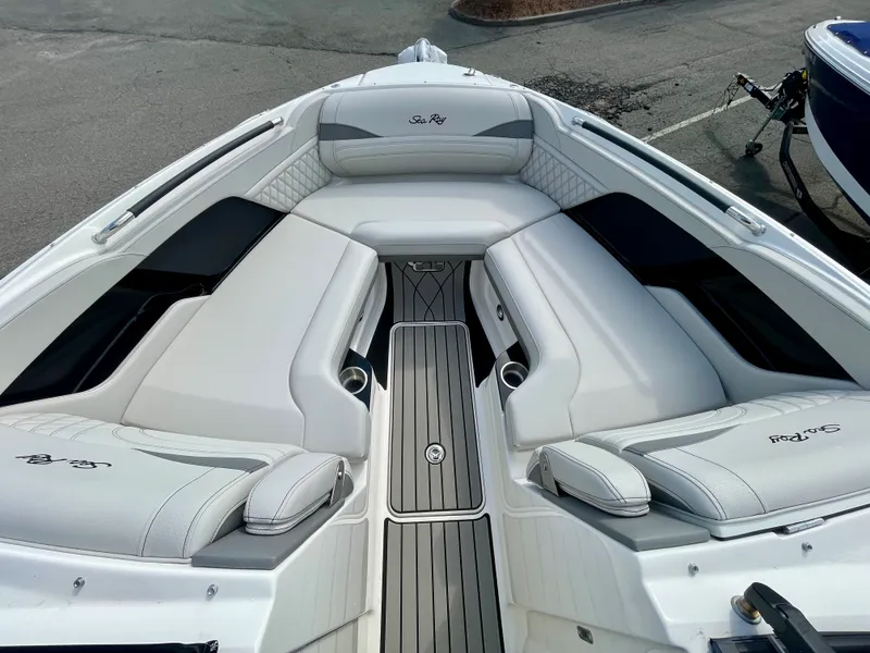 Slide: The Image of Sea Ray SLX 280 Outboard 2026 - 20