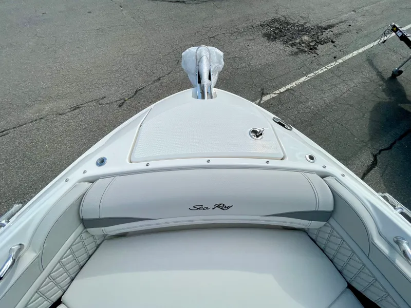 Slide: The Image of Sea Ray SLX 280 Outboard 2026 - 22