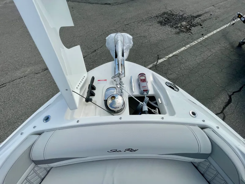 Slide: The Image of Sea Ray SLX 280 Outboard 2026 - 23