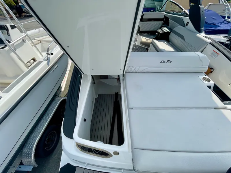 Slide: The Image of Sea Ray SLX 280 Outboard 2026 - 3