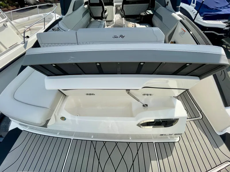 Slide: The Image of Sea Ray SLX 280 Outboard 2026 - 4