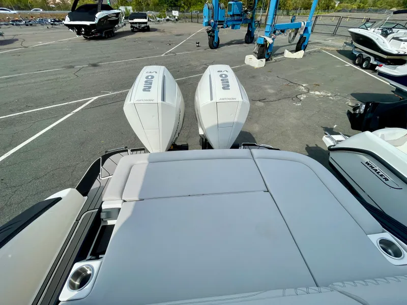 Slide: The Image of Sea Ray SLX 280 Outboard 2026 - 6