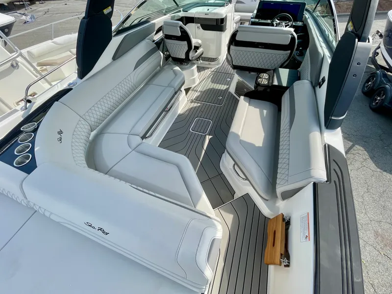 Slide: The Image of Sea Ray SLX 280 Outboard 2026 - 7