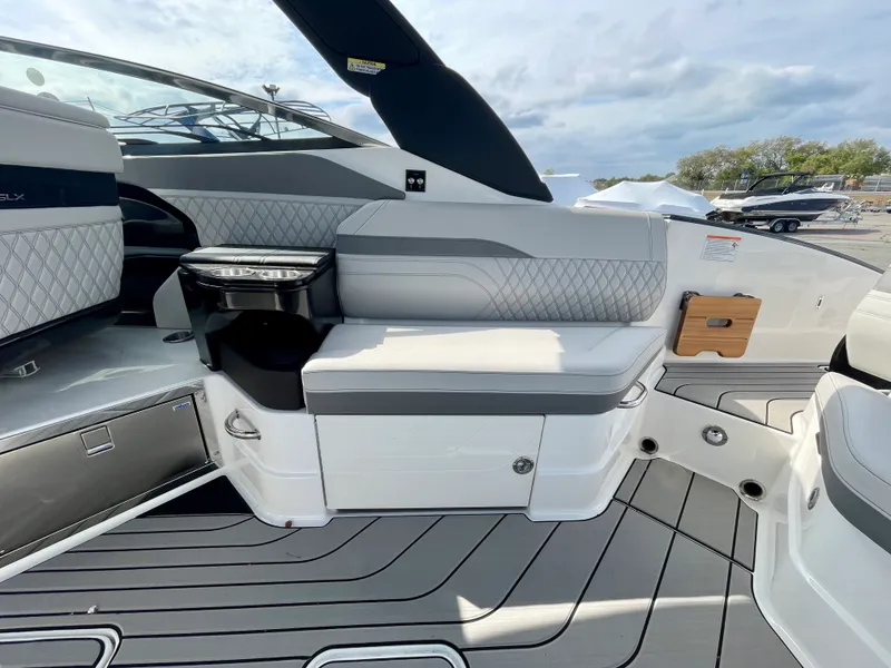 Slide: The Image of Sea Ray SLX 280 Outboard 2026 - 8