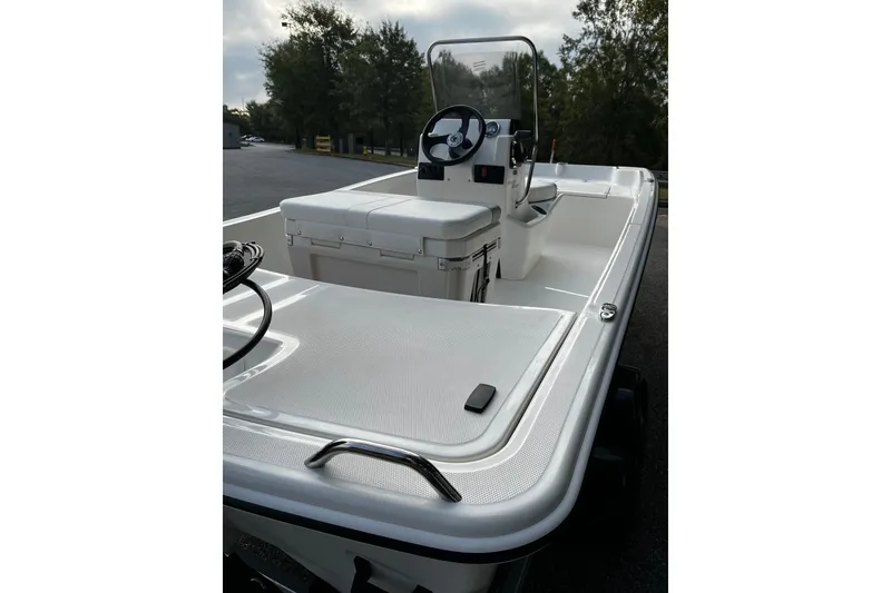 Slide: The Image of 2026 Mako Pro Skiff 15 CC boat with center console and spacious deck. - 5