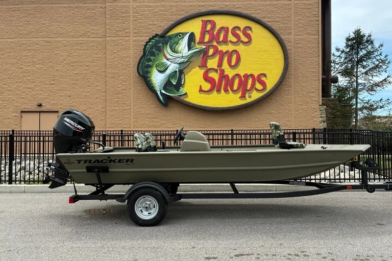 The Image of 2026 Tracker Grizzly 1754 SC boat parked outside Bass Pro Shops. - 0