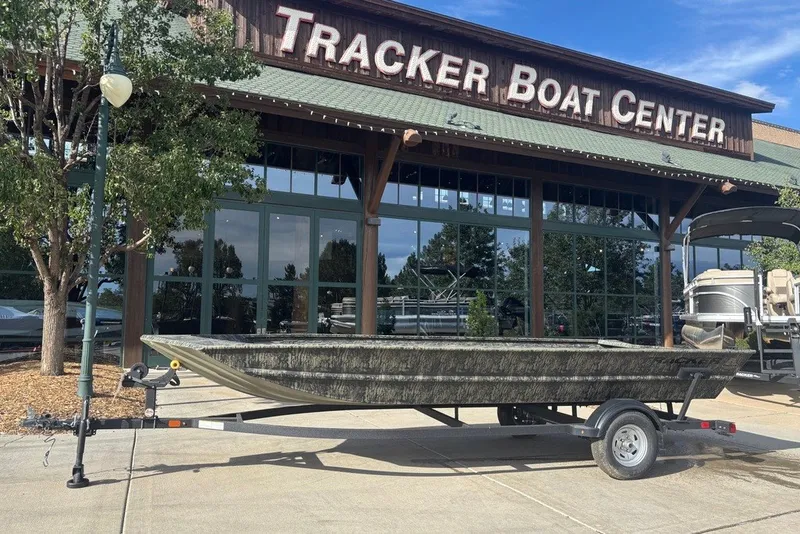 The Image of Tracker Grizzly 1860 Utility 2026 - undefined
