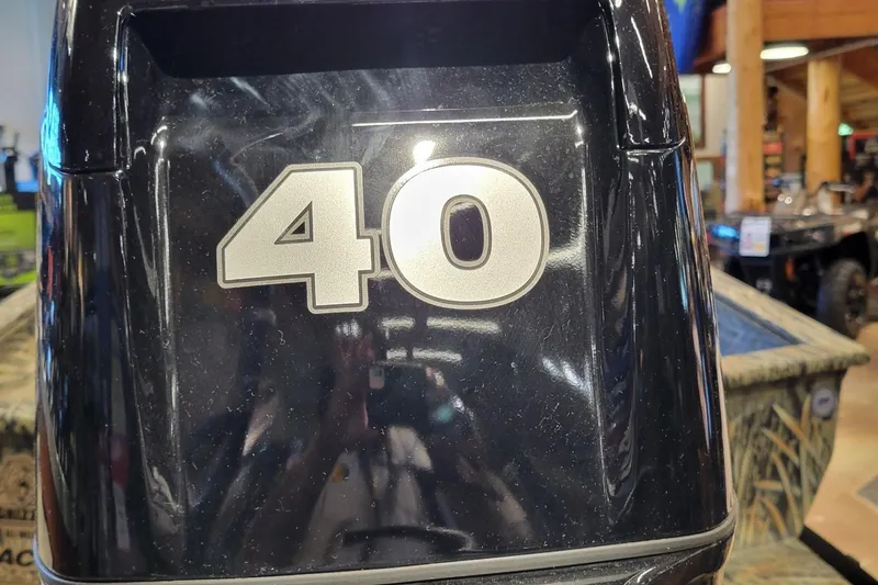 Slide: The Image of Tracker Grizzly 1650 T Prairie Wings Edition 2026, featuring a '40' decal on the motor. - 3