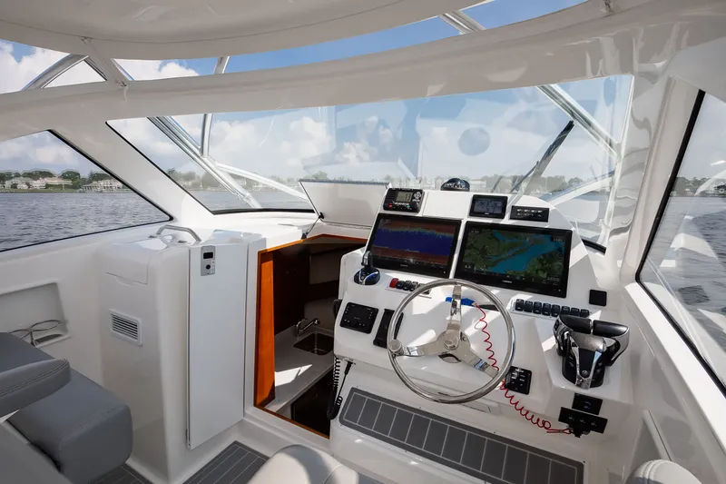 Slide: The Image of Albemarle 30 Express 2022 - 15