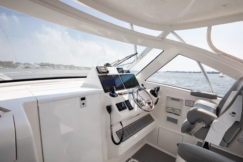 Slide: The Image of Albemarle 30 Express 2022 - 16