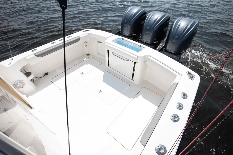 Slide: The Image of Albemarle 30 Express 2022 - 18