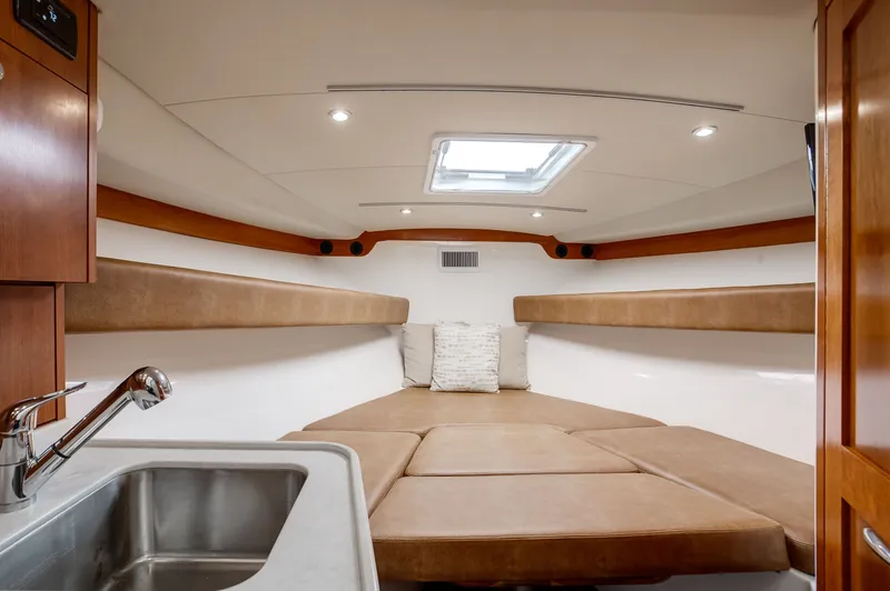 Slide: The Image of Albemarle 30 Express 2022 - 30