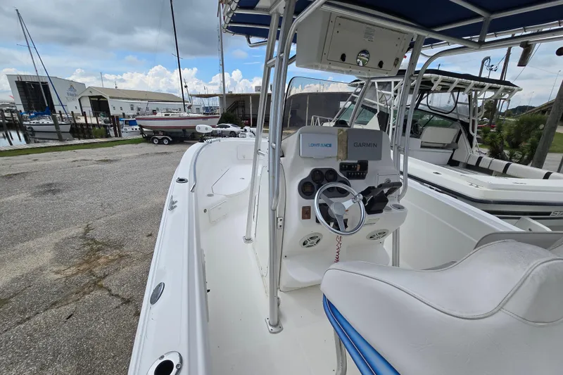 Slide: The Image of 2004 Wellcraft Tournament Edition boat with Garmin navigation, docked at a marina. - 5