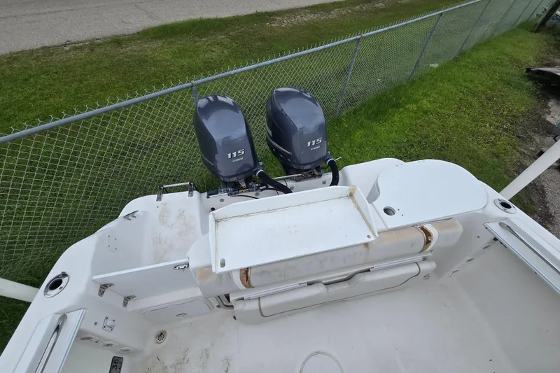 Slide: The Image of 2004 Wellcraft Tournament Edition boat with dual 115 Yamaha outboard motors, viewed from above. - 9