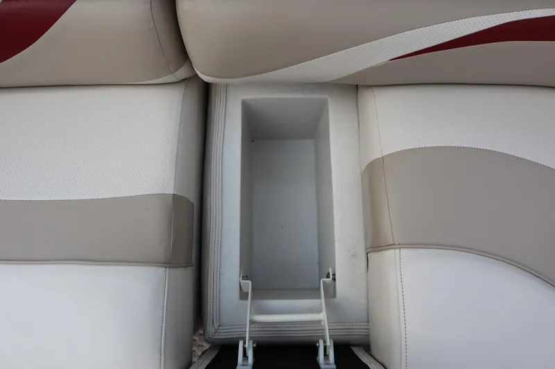 Slide: The Image of Crest 25 Caribbean 2005 boat seat storage compartment with beige and white upholstery. - 13