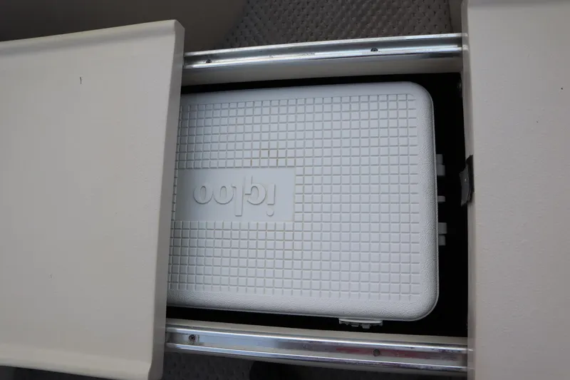 Slide: The Image of Built-in cooler storage on 2005 Crest 25 Caribbean boat. - 20