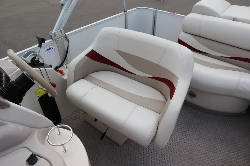 Slide: The Image of 2005 Crest 25 Caribbean boat interior with beige and red seating. - 36