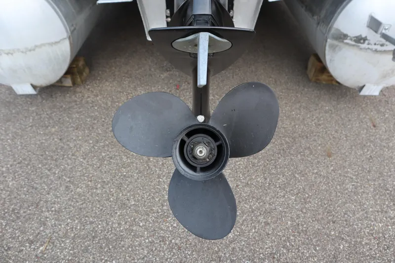 Slide: The Image of Propeller of a 2005 Crest 25 Caribbean boat on a concrete surface. - 48