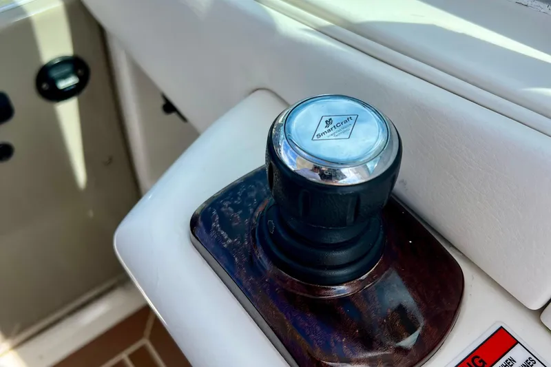 Slide: The Image of SmartCraft control knob on 2010 Sea Ray 350 Sundancer boat dashboard. - 29